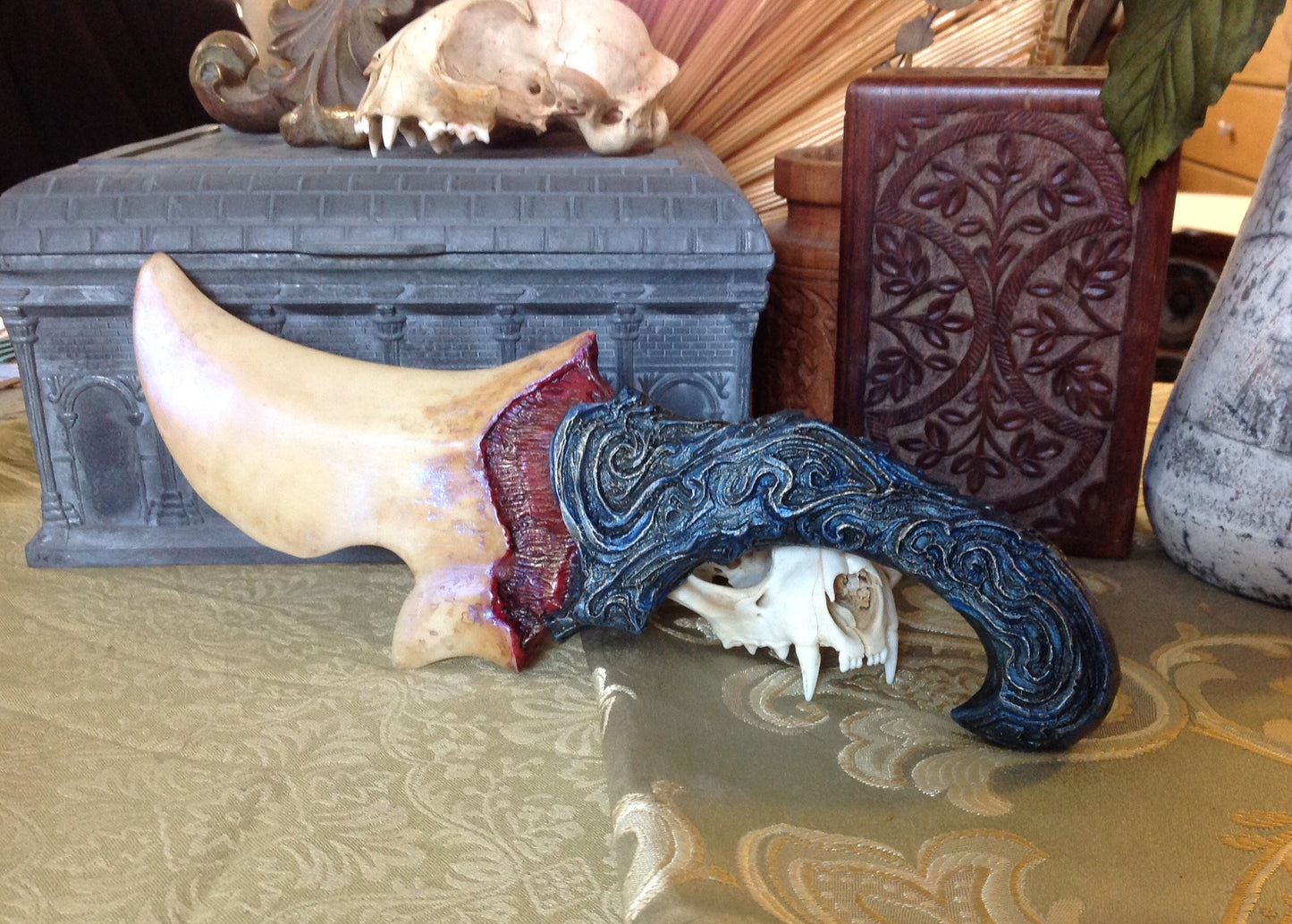 Falkor Dragon Tooth Dagger