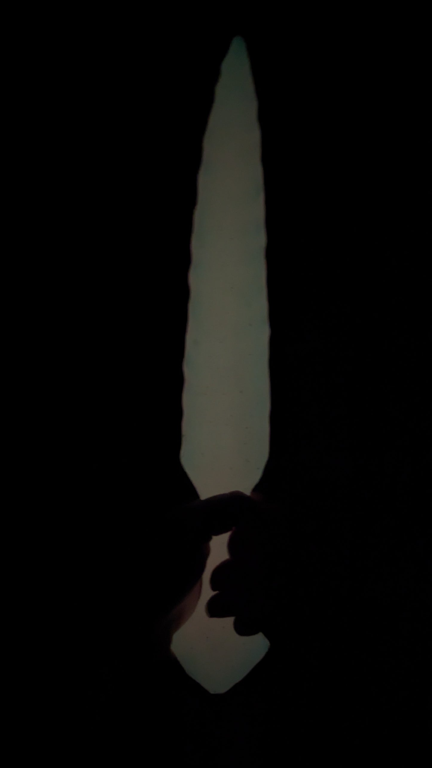 Flint Dagger, Glowing
